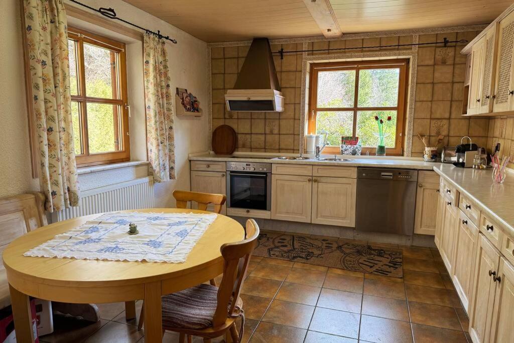 Romantisches Alpenchalet - Mit Sauna Und Kamin - Ruhig Und Zentral Bad Tölz Dış mekan fotoğraf