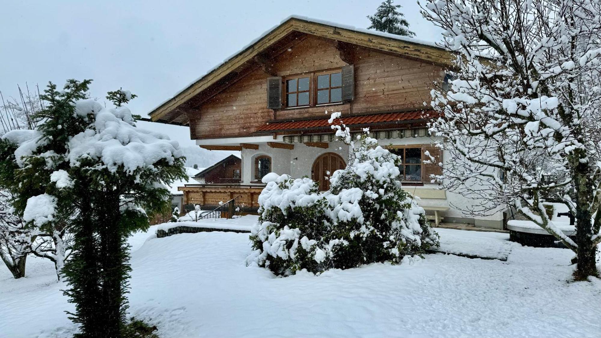 Romantisches Alpenchalet - Mit Sauna Und Kamin - Ruhig Und Zentral Bad Tölz Dış mekan fotoğraf